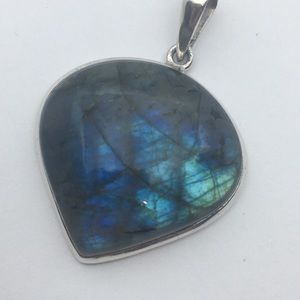 Labradorite in sterling silver pendant